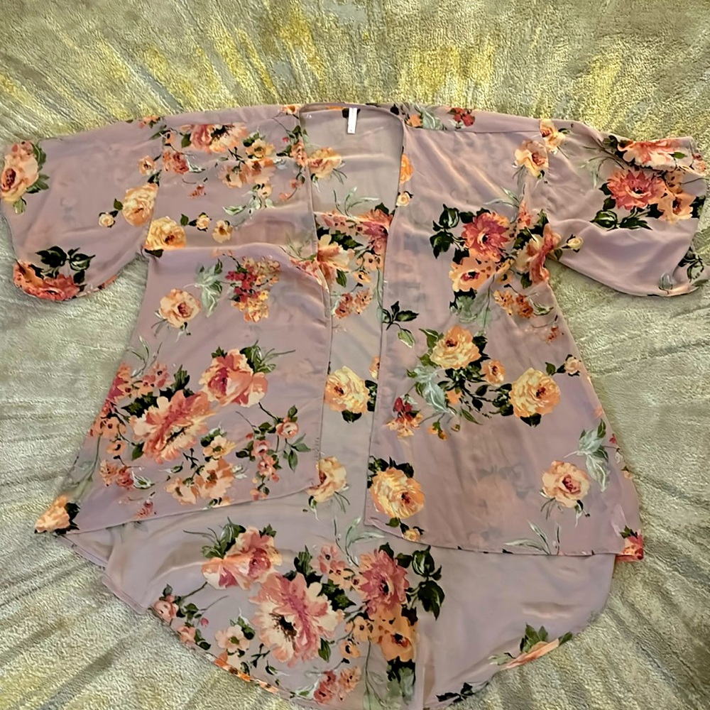 Women’s Floral Print Kimono Style Wrap - Size Medium/Large